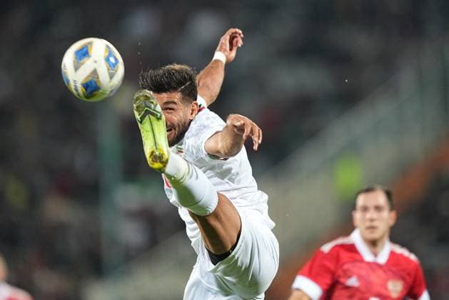 Sport Themen der Woche KW12 Sport Bilder des Tages Russia Soccer Friendly Iran - Russia 8397233 23.03.2023 Iran s Shahriyar Moghanlou hits the ball during the friendly soccer match between Iran and Russia at the Azadi Stadium in Tehran, Iran. Alexander Vilf Sputnik Tehran Iran  Copyright: xAlexanderxVilfx