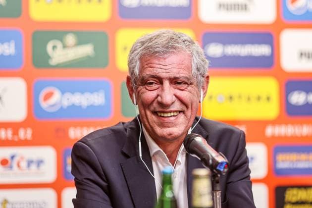 23.03.2023 PRAGA, CZECHY STADON SLAVII PRAGA PILKA NOZNA (FOOTBALL) ZGRUPOWANIE REPREZENTACJI POLSKI OFICJALNA KONFERENCJA REPREZENTACJI POLSKI PRZED MECZEM Z CZECHAMI W ELIMINACJACH MISTRZOSTW EUROPY NZ FERNANDO SANTOS - TRENER HEAD COACH, SELEKCJONER REPREZENTACJI POLSKI FOTO LUKASZ GROCHALA CYFRASPORT NEWSPIX.PL --- Newspix.pl  20230323CSLG0301