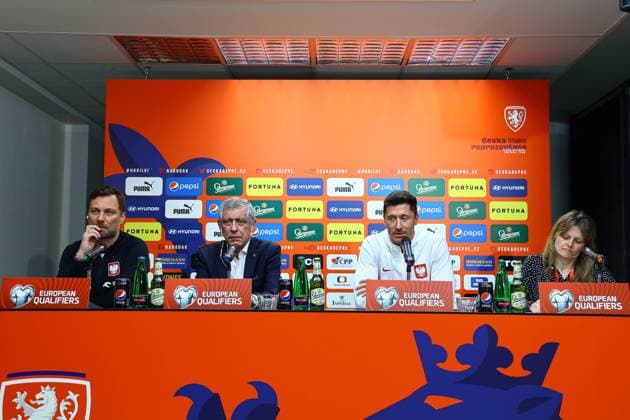 2023.03.23 Praga Pilka nozna Kwalifikacje UEFA EURO, EM, Europameisterschaft,Fussball 2024 Konferencja Reprezentacji Polski przed meczem Czechy - Polska N z Fernando Santos, trener, head coach, Robert Lewandowski Foto Pawel Andrachiewicz PressFocus 2023.03.23 Praga Football UEFA EURO 2024 Qualifiers press conference, PK, Pressekonferenz before game Czech Republic vs Poland Fernando Santos, trener, head coach, Robert Lewandowski Credit: Pawel Andrachiewicz PressFocus NEWSPIX.PL --- Newspix.pl 20230323_PF_PA155