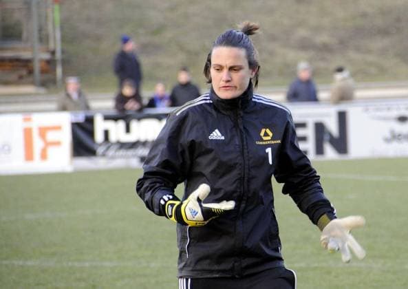 <p>Benefizspiel für den finanziell angeschlagenen Frauenfußball Bundesligisten FCR Duisburg gegen den FFC Frankfurt am Mittwoch den 27.03.2013 in Duisburg-Homberg. Im Bild: Nationaltorhüterin Nadine Angerer.< p> Deutschland Nordrhein-Westfalen Duisburg-Homberg Copyright: LarsxFröhlich