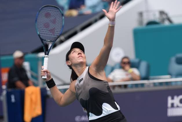 MIAMI GARDENS, FL - MARCH 23: Jessica Pegula (USA) serves, during her second round match of the Miami Open on March 23, 2023 at Hard Rock Stadium in Miami Gardens, Florida. (Photo by Michele Eve Sandberg Icon Sportswire) TENNIS: MAR 23 Miami Open Icon2303231553