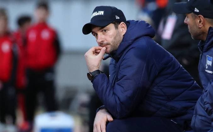 Trainer Sandro Schwarz Aktion Oberkoerper Oberkörper Fußball Fussball Benefizspiel für Erdbebenopfer in der Türkei Bundesliga DFL Saison 2022 2023 24.03.2023 Hertha BSC Berlin vs. Berliner AK BAK DFL regulations prohibit any use of photographs as image sequences and or quasi-video. *** Coach Sandro Schwarz action upper body upper body sports football soccer charity match for earthquake victims in Turkey Bundesliga DFL season 2022 2023 24 03 2023 Hertha BSC Berlin vs Berliner AK BAK DFL regulations prohibit any use of photographs as image sequences and or quasi video