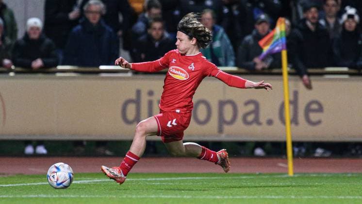 v li Alicia Gudorf Ally, 1 FC Köln, 12 on the ball, crop, single image, full body, action, game scene, THE DFB REGULATIONS PROHIBIT ANY USE OF PHOTOGRAPHS AS IMAGE SEQUENCES AND OR QUASI VIDEO , 24 03 2023, Bremen Germany , Football, Flyeralarm Frauen Bundesliga, SV Werder Bremen 1 FC Köln xobx