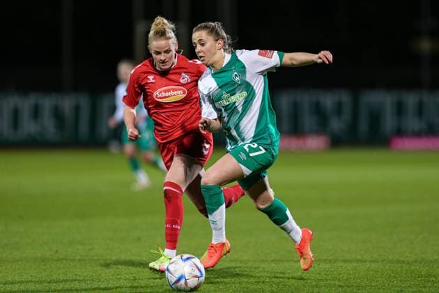 f l Lena Uebach 1 FC Köln, 27 and Nina Lührßen SV Werder Bremen, 27 in duel, duel, dynamic, action, game scene, THE DFB DIRECTIVES PROHIBIT ANY USE OF PHOTOGRAPHS AS IMAGE SEQUENCES AND OR QUASI VIDEO , 24 03 2023, Bremen Germany , Football, Flyeralarm Frauen Bundesliga, SV Werder Bremen 1 FC Köln xobx