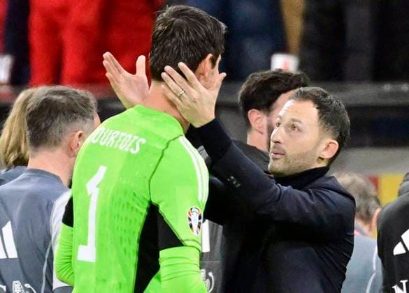 STOCKHOLM, SWEDEN - MARCH 24 : Courtois Thibaut goalkeeper of Belgium and Tedesco Domenico head coach of Belgian Team during the Euro 2024 Qualifying Match Group F match between Sweden and Belgium on March 24, 2023 in Stockholm, Sweden, 24 03 2023 ( Sweden v Belgium Euro 2024 Qualifying Match PhotoNews Panoramic 