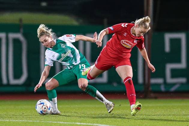 f l Saskia Matheis SV Werder Bremen, 19 and Lena Uebach 1 FC Köln, 27 in duel, duel, dynamics, action, game scene, THE DFB DIRECTIVES PROHIBIT ANY USE OF PHOTOGRAPHS AS IMAGE SEQUENCES AND OR QUASI VIDEO , 24 03 2023, Bremen Germany , Football, Flyeralarm Frauen Bundesliga, SV Werder Bremen 1 FC Köln xobx