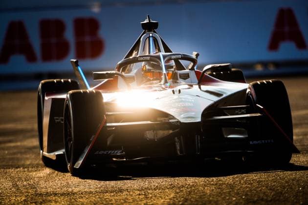 Sport Themen der Woche KW12 Sport Bilder des Tages 94 WEHRLEIN Pascal (ger), TAG HAUER Porsche Formula E Team, Porsche 99X Electric, action during the 2023 Sao Paulo ePrix, 5th meeting of the 2022-23 ABB FIA Formula E World Championship, WM, Weltmeisterschaft on the Sao Paulo Street Circuit from March 23 to 25, 2023 in Sao Paulo, Brazil - AUTO - 2023 FORMULA E SAO PAULO ePRIX DPPI Panoramic  03423005__V2_1209