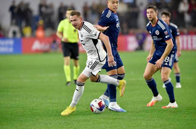 WASHINGTON, DC - MARCH 25: DC United midfielder Russell Canouse (6) controls a ball during the New England Revolution versus D.C. United Major League Soccer MLS, Fussball Herren, USA game on March 25, 2023 at Audi Field in Washington, D.C.. (Photo by Randy Litzinger Icon Sportswire) SOCCER: MAR 25 MLS - D.C. United vs New England Revolution Icon9662303250271