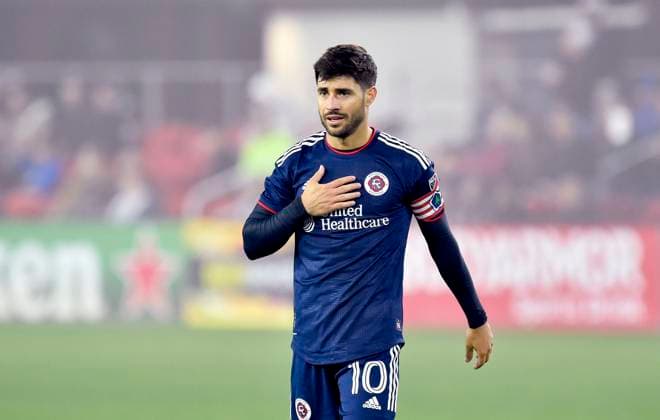 WASHINGTON, DC - MARCH 25: New England Revolution midfielder Carles Gil (10) reacts during the New England Revolution versus D.C. United Major League Soccer MLS, Fussball Herren, USA game on March 25, 2023 at Audi Field in Washington, D.C.. (Photo by Randy Litzinger Icon Sportswire) SOCCER: MAR 25 MLS - D.C. United vs New England Revolution Icon9662303250872