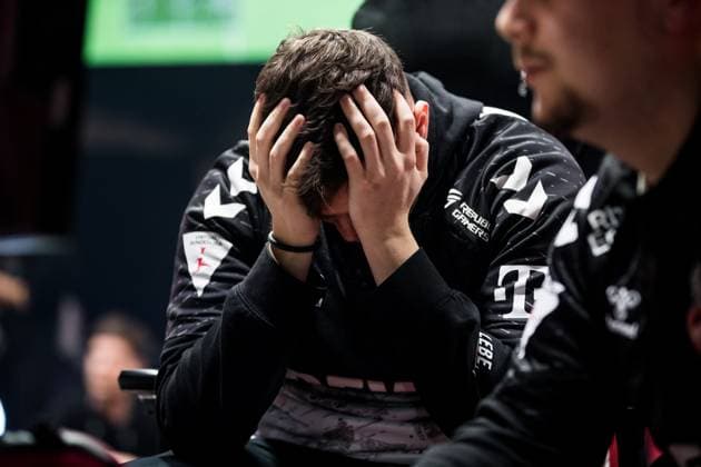 Virtual Bundesliga Club Championship Final THESTRXNGER 1 FC Koeln dejected after defeat Virtual Bundesliga Club Championship Final Koeln, Strassenkickerbase, 26 03 2023 Copyright: xBEAUTIFULxSPORTS Wunderlx