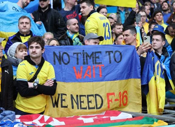 Sport Themen der Woche KW12 Sport Bilder des Tages London, England, 26th March 2023. Ukrainian fans during their anthem during the UEFA European Championship, EM, Europameisterschaft Qualifying match at Wembley Stadium, London. Picture credit should read: David Klein Sportimage EDITORIAL USE ONLY. No use with unauthorised audio, video, data, fixture lists, club league logos or live services. Online in-match use limited to 120 images, no video emulation. No use in betting, games or single club league player publications. SPI-2324-0010