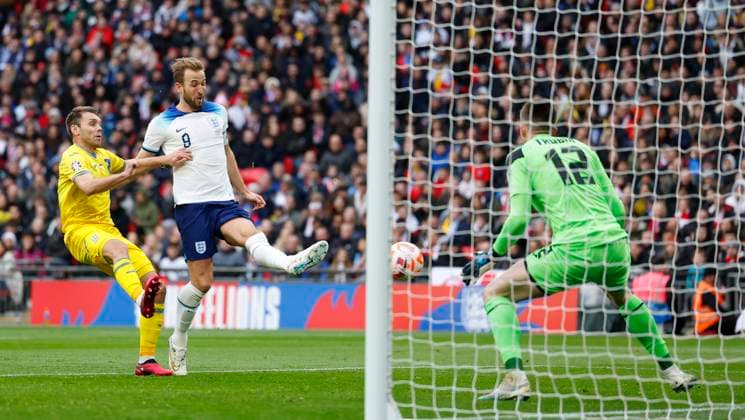 London, England, March 26th 2023: Harry Kane (9 England) scores his team s first goal during the UEFA European Qualifiers football match between England and Ukraine at Wembley Stadium in London, England. (James Whitehead SPP) Copyright: xJamesxWhiteheadx xSPPx spp-en-JaWhSp-ENGvUKR073
