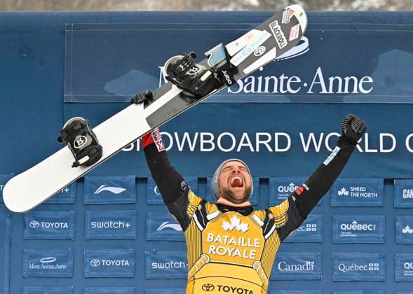 Sport Themen der Woche KW12 Sport Bilder des Tages March 26, 2023, BEAUPRE, PQ, Canada: Martin Noerl, of Germany, celebrates his victory at the FIS snowboard cross world cup event at Mont-Sainte-Anne resort in Beaupre, Que., Sunday, March 26, 2023. Martin Noerl  - ZUMAc35_ 20230326_zaf_c35_018 Copyright: xJacquesxBoissinotx