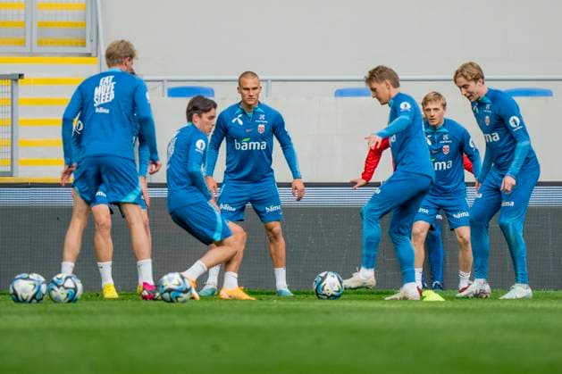 Soccer, training with the Norwegian mens national team Batumi, Georgia 20230327 Hugo Vetlesen, Leo Skiri ostigard, Martin odegaard, Mats Moller Daehli and Kristian Thorstvedt during a training session with the mens national soccer team for the European Championship qualifying matches in soccer against Georgia Photo Fredrik Varfjell NTB Batumi Georgia EDITORIAL USE ONLY RESTRICTED USE FOR BETTING COMPANIES  Copyright: xFredrikxVarfjellx xNTBx