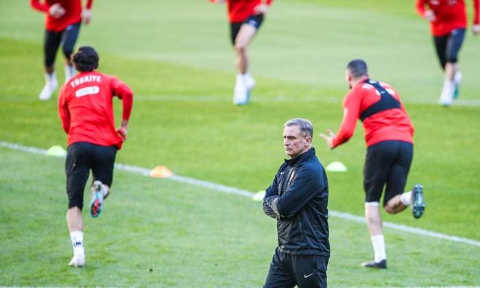 PXL_Turkey Trainng Turkey coach Stefan Kuntz during training session of Turkey national football team at the Bursa Metropolitan Stadium, in Bursa, Turkey, on March 27, 2023. Croatia will face Turkey in the UEFA EURO, EM, Europameisterschaft,Fussball 2024 Qualifiers on March 28, 2023. SlavkoxMidzor PIXSELL