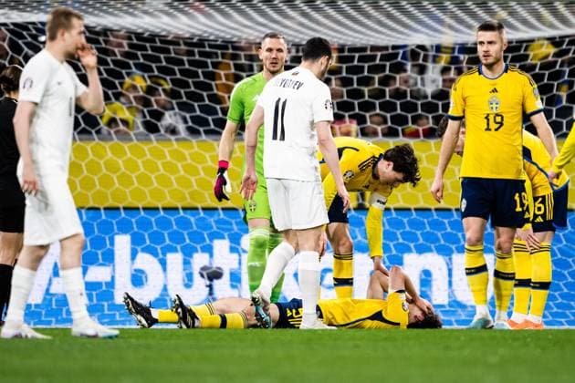 230327 Hjalmar Ekdal of Sweden in pain during the UEFA Euro Qualifier football match between Sweden and Azerbaijan on March 27, 2023 in Stockholm. Azerbaijan,  Copyright: JESPERxZERMAN BB230327JZ010