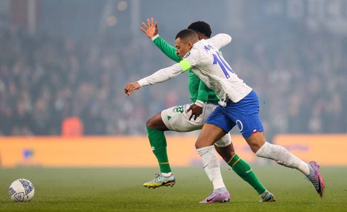 UEFA EURO, EM, Europameisterschaft,Fussball 2024 Qualifying Round Group B, Aviva Stadium, Dublin 27 3 2023 Republic of Ireland vs France Ireland™s Chiedozie Ogbene and Kylian MbappÃ Chiedozie Ogbene and Kylian MbappÃ 27 3 2023  Copyright: x INPHO JamesxCrombiex JFD11953_1