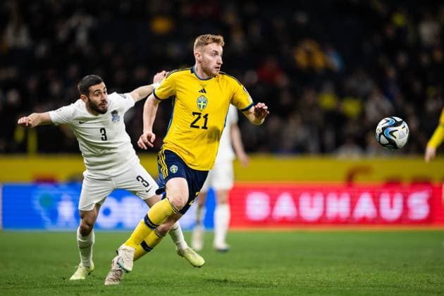 230327 Elvin Jafarguliyev of Azerbaijan and Dejan Kulusevski of Sweden during the UEFA Euro Qualifier football match between Sweden and Azerbaijan on March 27, 2023 in Stockholm. sweden a sweden azerbaijan,  Copyright: JESPERxZERMAN BB230327JZ011