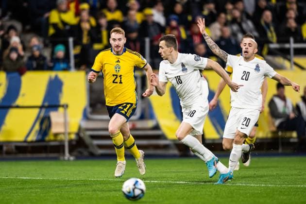 230327 Dejan Kulusevski of Sweden against Anton Krivotsyuk and Richard Almeida of Azerbaijan during the UEFA Euro Qualifier football match between Sweden and Azerbaijan on March 27, 2023 in Stockholm Photo Maxim Thore BILDBYRAN code MT JZ0347 bbeng football soccer fotbol fotball uefa euro qualifier landskamp emkval em kvalifisering em qualik sweden sweden a sweden azerbaijan,  Copyright: MAXIMxTHORE BB230327MT026