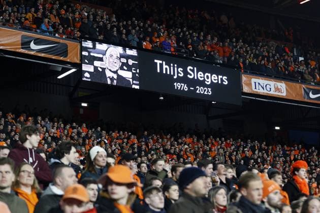 ROTTERDAM - Minute of silence for Thijs Slegers during the UEFA European Championship, EM, Europameisterschaft qualifying match between the Netherlands and Gibraltar at Feyenoord Stadion de Kuip on March 27, 2023 in Rotterdam, Netherlands. ANP PIETER STAM DE JONGE UEFA EURO, EM, Europameisterschaft,Fussball 2024 Qualifying Round 2022 2023 xVIxANPxSportx xxANPxIVx 465879356 originalFilename: 465879356.jpg