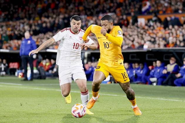 ROTTERDAM - (lr) Liam Walker of Gibraltar, Memphis Depay of Holland during the UEFA European Championship, EM, Europameisterschaft Qualifying match between the Netherlands and Gibraltar at Feyenoord Stadion de Kuip on March 27, 2023 in Rotterdam, Netherlands. ANP PIETER STAM DE JONGE UEFA EURO, EM, Europameisterschaft,Fussball 2024 Qualifying Round 2022 2023 xVIxANPxSportx xxANPxIVx 465879363 originalFilename: 465879363.jpg