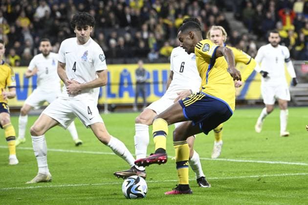 STOCKHOLM 20230327 Swedens Alexander Isak th and Azerbaijans Bahlul Mustafazada 4 during Mondays European football qualifying match between Sweden and Azerbaijan at Friends Arena STOCKHOLM SWEDEN x10080x,  Copyright: xFredrikxSandberg TTx EM-KVAL SVERIGE-AZERBAJDZJAN