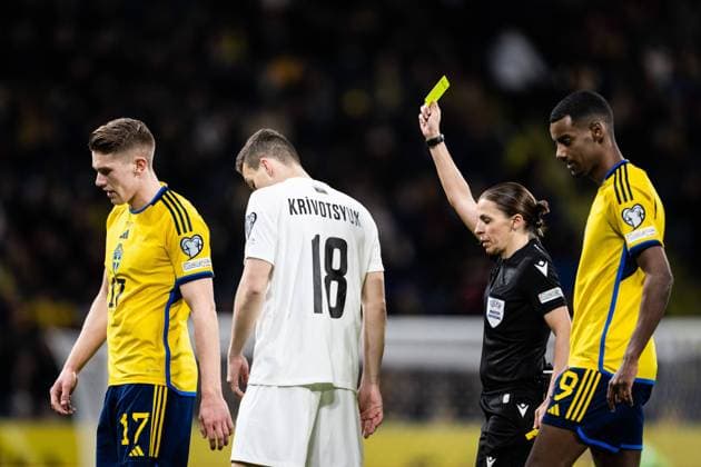 230327 Viktor Gyökeres of Sweden receives a yellow card by Referee StÃ phanie Frappart during the UEFA Euro Qualifier football match between Sweden and Azerbaijan on March 27, 2023 in Stockholm Photo Jesper Zerman BILDBYRAN COP 234 JZ0347 bbeng football soccer fottoll fotball uefa euro qualifier landskamp emkval em qualification em kvalik sweden sweden a sweden azerbaijan,  Copyright: JESPERxZERMAN BB230327JZ016