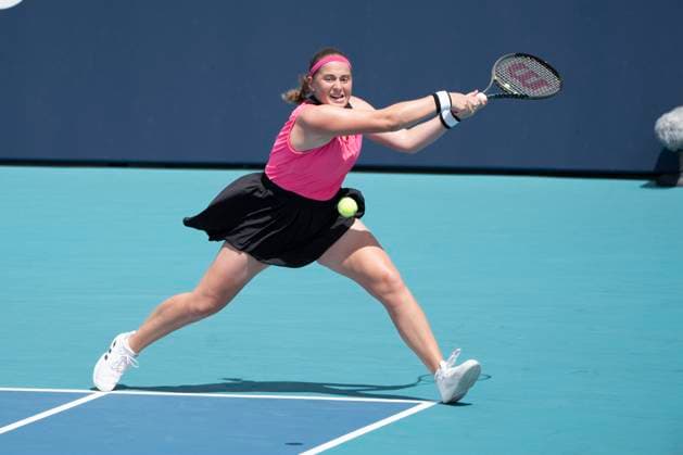 Sport Bilder des Tages March 27, 2023, Miami Gardens, Florida, United States: March, 27 - Miami Gardens: Martina Trevisan of Italy plays Jelena Ostapenko of Latvia during the round of 16 at the 2023 Miami Open by Itau. Miami Gardens USA - ZUMApa3_ 20230327_zap_pa3_011 Copyright: xAndrewxPatronx
