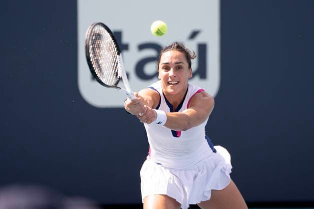 March 27, 2023, Miami Gardens, Florida, USA: MARTINA TREVISAN of Italy plays J. Ostapenko of Latvia during the round of 16 at the 2023 Miami Open by Itau. Miami Gardens USA - ZUMApa3_ 20230327_zap_pa3_008 Copyright: xAndrewxPatronx