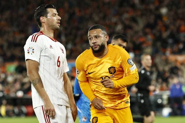 ROTTERDAM - (lr) Bernardo Lopes of Gibraltar is disappointed, Memphis Depay of Holland celebrates the 1-0 during the UEFA European Championship, EM, Europameisterschaft qualifying match between the Netherlands and Gibraltar at Feyenoord Stadion de Kuip on March 27, 2023 in Rotterdam, Netherlands. ANP MAURICE VAN STONE UEFA EURO, EM, Europameisterschaft,Fussball 2024 Qualifying Round 2022 2023 xVIxANPxSportx xxANPxIVx 465880069 originalFilename: 465880069.jpg