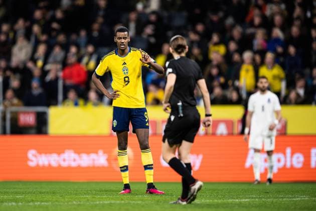 230327 Alexander Isak of Sweden reacts to Referee StÃ phanie Frappart during the UEFA Euro Qualifier football match between Sweden and Azerbaijan on March 27, 2023 in Stockholm Photo Jesper Zerman BILDBYRAN COP 234 JZ0347 bbeng football soccer fotbol fotball uefa euro qualifier landskamp emkval em kvalifiksering em kvalik sweden sweden a sweden azerbaijan,  Copyright: JESPERxZERMAN BB230327JZ020