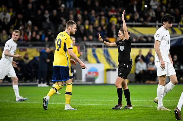 STOCKHOLM 20230327 Swedens Mattias Svanberg and tonights referee StÃ phanie Frappart during Mondays European Championship qualifying football match between Sweden and Azerbaijan at Friends Arena STOCKHOLM SWEDEN x10080x,  Copyright: xFredrikxSandberg TTx EM-KVAL SVERIGE-AZERBAJDZJAN