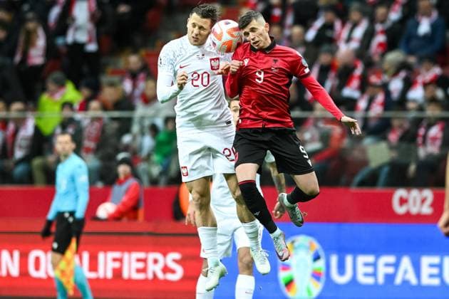 27.03.2023 WARSZAWA, STADION PGE NARODOWY IMIENIEM KAZMIERZA GORSKIEGO PILKA NOZNA (FOOTBALL) ELIMINACJE MISTRZOSTW EUROPY UEFA EURO, EM, Europameisterschaft,Fussball 2024 ( UEFA EURO 2024 QUALIFICATION ) MECZ ( GAME ) POLSKA - ALBANIA ( POLAND - ALBANIA ) NZ PIOTR ZIELINSKI JASIR ASANI FOTO MATEUSZ SLODKOWSKI CYFRASPORT NEWSPIX.PL --- Newspix.pl  20230327_CS_MS_024
