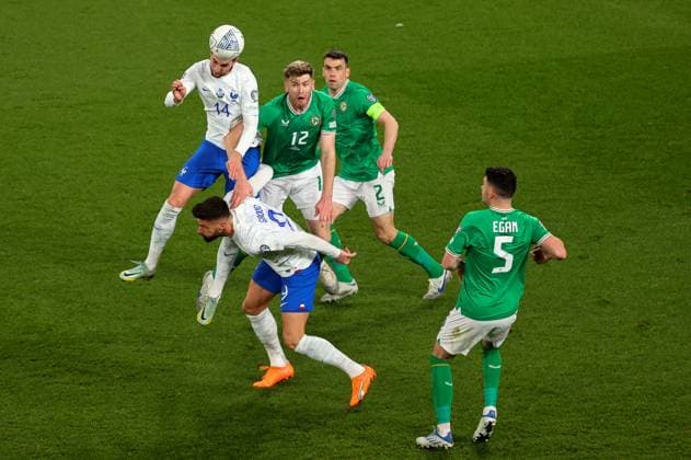 UEFA EURO, EM, Europameisterschaft,Fussball 2024 Qualifying Round Group B, Aviva Stadium, Dublin 27 3 2023 Republic of Ireland vs France France s Adrien Rabiot and Olivier Giroud with Nathan Collins and Seamus Coleman of Ireland Adrien Rabiot and Olivier Giroud with Nathan Collins and Seamus Coleman 27 3 2023  Copyright: x INPHO BenxBradyx BB4_1818