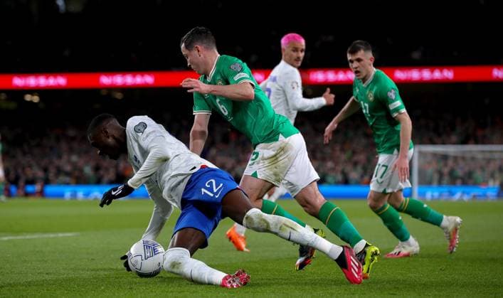 UEFA EURO, EM, Europameisterschaft,Fussball 2024 Qualifying Round Group B, Aviva Stadium, Dublin 27 3 2023 Republic of Ireland vs France Ireland s Josh Cullen with Randal Kolo Muani of France Josh Cullen with Randal Kolo Muani 27 3 2023  Copyright: x INPHO RyanxByrnex RB2_1622