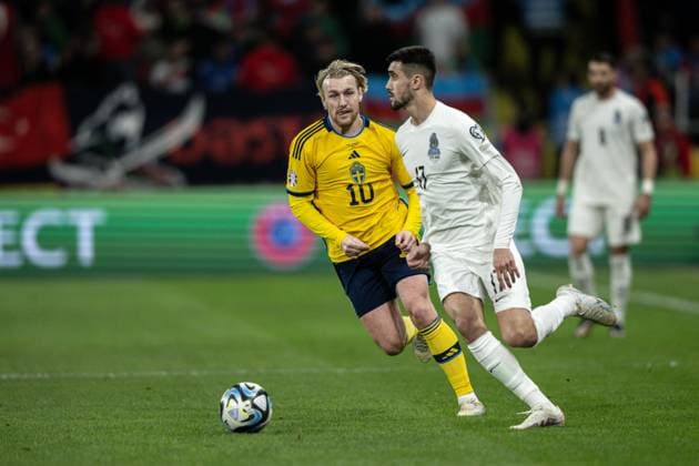 230327 Emil Forsberg of Sweden and Toral Bayramov of Azerbaijan during the UEFA Euro Qualifier football match between Sweden and Azerbaijan on March 27, 2023 in Stockholm Photo Maxim Thore BILDBYRAN code MT JZ0347 bbeng football soccer fotbol fotball uefa euro qualifier national competition emkval em kvalifiksering em kvalik sweden sweden a sweden azerbaijan,  Copyright: MAXIMxTHORE BB230327MT047