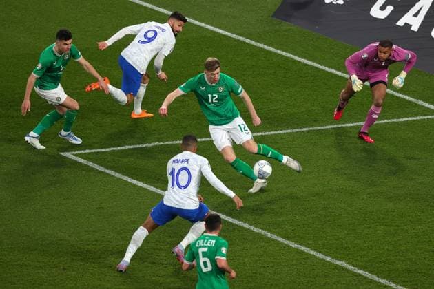 UEFA EURO, EM, Europameisterschaft,Fussball 2024 Qualifying Round Group B, Aviva Stadium, Dublin 27 3 2023 Republic of Ireland vs France Ireland™s John Egan and Nathan Collins with Olivier Giroud and Kylian MbappÃ John Egan and Nathan Collins with Olivier Giroud and Kylian MbappÃ 27 3 2023  Copyright: x INPHO BenxBradyx BB4_1065