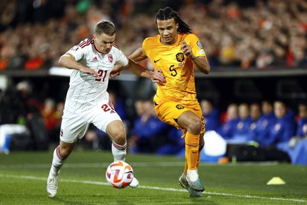 ROTTERDAM - (lr) Jamie Coombes of Gibraltar, Nathan Ake of Holland during the UEFA European Championship, EM, Europameisterschaft Qualifying match between the Netherlands and Gibraltar at Feyenoord Stadion de Kuip on March 27, 2023 in Rotterdam, Netherlands. ANP PIETER STAM DE JONGE UEFA EURO, EM, Europameisterschaft,Fussball 2024 Qualifying Round 2022 2023 xVIxANPxSportx xxANPxIVx 465881706 originalFilename: 465881706.jpg