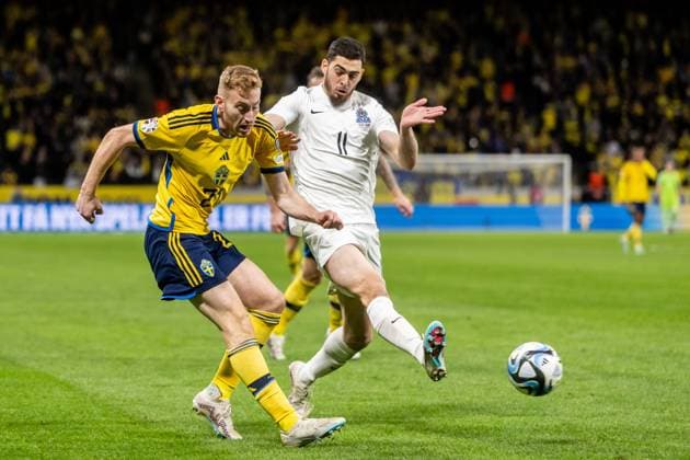 230327 Dejan Kulusevski of Sweden and Ramil Sheydayev of Azerbaijan during the UEFA Euro Qualifier football match between Sweden and Azerbaijan on March 27, 2023 in Stockholm Photo Maxim Thore BILDBYRAN code MT JZ0347 bbeng football soccer fotbol fotball uefa euro qualifier landskamp emkval em kvaliking em kvalik sweden sweden a sweden azerbaijan,  Copyright: MAXIMxTHORE BB230327MT052