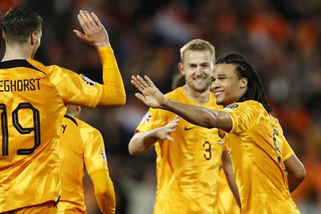 ROTTERDAM - (l-r) Wout Weghorst of Holland,Matthijs de Ligt of Holland, Nathan Ake of Holland celebrate the 2-0 during the UEFA European Championship, EM, Europameisterschaft qualifying match between Netherlands and Gibraltar at Feyenoord Stadion de Kuip on March 27, 2023 in Rotterdam, Netherlands . ANP MAURICE VAN STONE UEFA EURO, EM, Europameisterschaft,Fussball 2024 Qualifying Round 2022 2023 xVIxANPxSportx xxANPxIVx 465882286 originalFilename: 465882286.jpg
