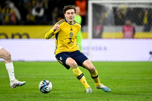 STOCKHOLM 20230327 Swedens team captain Victor Nilsson Lindelöf during Mondays European football qualifying match between Sweden and Azerbaijan at Friends Arena STOCKHOLM SWEDEN x10080x,  Copyright: xFredrikxSandberg TTx EM-KVAL SVERIGE-AZERBAJDZJAN