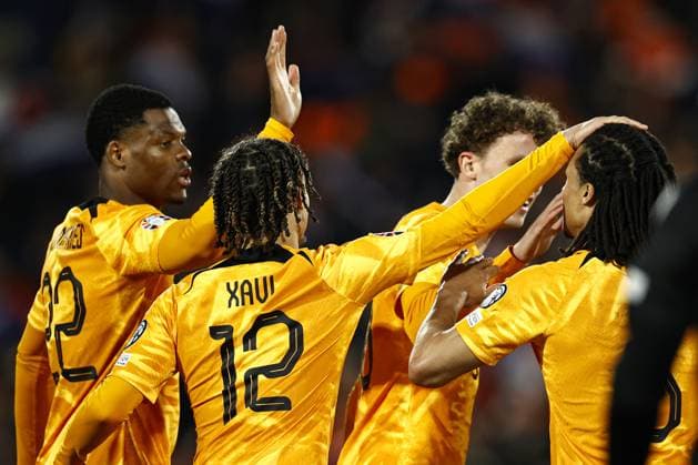 ROTTERDAM - (lr) Denzel Dumfries of Holland, Xavi Simons of Holland,. Mats Wieffer of Holland, Nathan Ake of Holland celebrate the 2-0 during the UEFA European Championship, EM, Europameisterschaft qualifying match between the Netherlands and Gibraltar at Feyenoord Stadion de Kuip on March 27, 2023 in Rotterdam, Netherlands. ANP MAURICE VAN STONE UEFA EURO, EM, Europameisterschaft,Fussball 2024 Qualifying Round 2022 2023 xVIxANPxSportx xxANPxIVx 465882378 originalFilename: 465882378.jpg