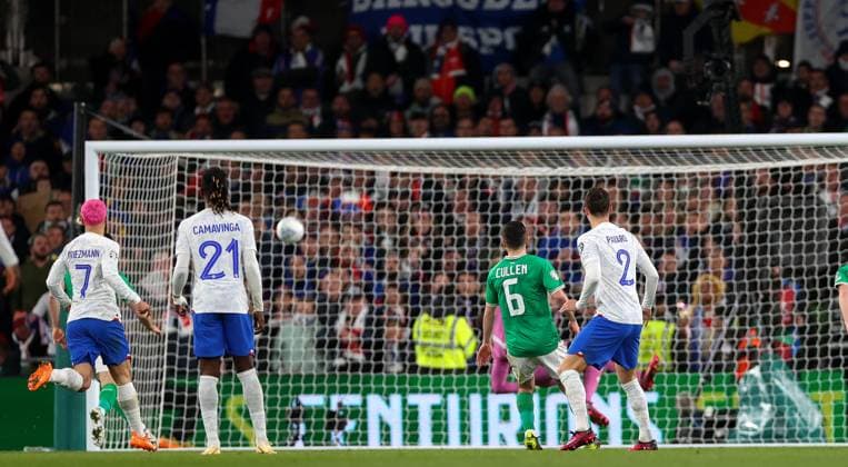 UEFA EURO, EM, Europameisterschaft,Fussball 2024 Qualifying Round Group B, Aviva Stadium, Dublin 27 3 2023 Republic of Ireland vs France France s Benjamin Pavard scores his sides first goal past Gavin Bazunu of Ireland Benjamin Pavard scores his sides first goal past Gavin Bazunu 27 3 2023  Copyright: x INPHO JamesxCrombiex JFD12623