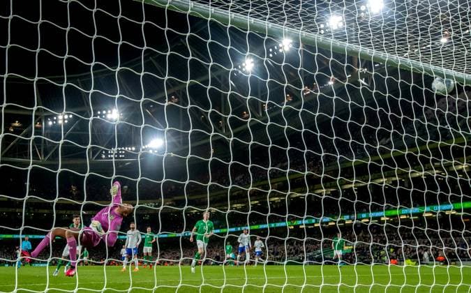 UEFA EURO, EM, Europameisterschaft,Fussball 2024 Qualifying Round Group B, Aviva Stadium, Dublin 27 3 2023 Republic of Ireland vs France Ireland™s Gavin Bazunu watches as Benjamin Pavard of France™s goal hits the back of the net Gavin Bazunu watches as Benjamin Pavard™s goal hits the back of the net 27 3 2023  Copyright: x INPHO MorganxTreacyx EA3I9727_1A