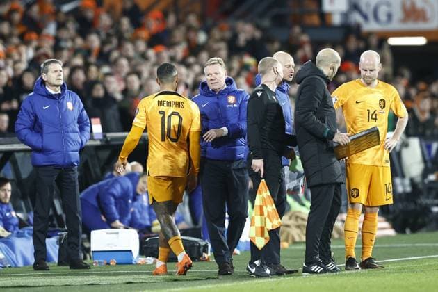 ROTTERDAM , 27-03-2023 , Stadion de Kuip , UEFA Qualification EURO 2024 , season 2022 2023 , match between Netherlands and Gibraltar , (L-R) Netherlands player Memphis Depay, Netherlands trainer coach Ronald Koeman Netherlands - Gibraltar  x20346877x Copyright: