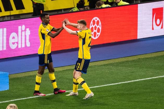 230327 Alexander Isak and Dejan Kulusevski of Sweden celebrate after 2 0 during the UEFA Euro Qualifier football match between Sweden and Azerbaijan on March 27, 2023 in Stockholm Photo Emma Wallskog BILDBYRAN COP 320 JZ0347 bbeng football soccer fotbol fotball uefa euro qualifier landskamp emkval em kvalifiksering em qualik sweden sweden a sweden azerbaijan jubel,  Copyright: EMMAxWALLSKOG BB230327EW020