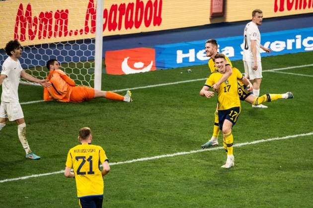 230327 Viktor Gyökeres and Mattias Svanberg of Sweden celebrate after 3 0 during the UEFA Euro Qualifier football match between Sweden and Azerbaijan on March 27, 2023 in Stockholm Photo Emma Wallskog BILDBYRAN COP 320 JZ0347 bbeng football soccer fotbol fotball uefa euro qualifier landskamp emkval em kvalifiksering em quality sweden sweden a sweden azerbaijan,  Copyright: EMMAxWALLSKOG BB230327EW022