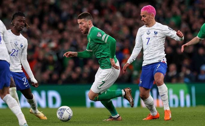 UEFA EURO, EM, Europameisterschaft,Fussball 2024 Qualifying Round Group B, Aviva Stadium, Dublin 27 3 2023 Republic of Ireland vs France Ireland™s Matt Doherty with Antoine Griezmann of France Matt Doherty with Antoine Griezmann 27 3 2023  Copyright: x INPHO RyanxByrnex RB1_7825