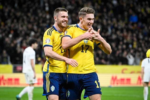 STOCKHOLM 20230327 Swedens Viktor Gyökeres 17 celebrates with Mattias Svanberg after his 3 0 goal during Mondays European Championship qualifying football match between Sweden and Azerbaijan at Friends Arena STOCKHOLM SWEDEN x10080x,  Copyright: xFredrikxSandberg TTx EM-KVAL SVERIGE-AZERBAJDZJAN