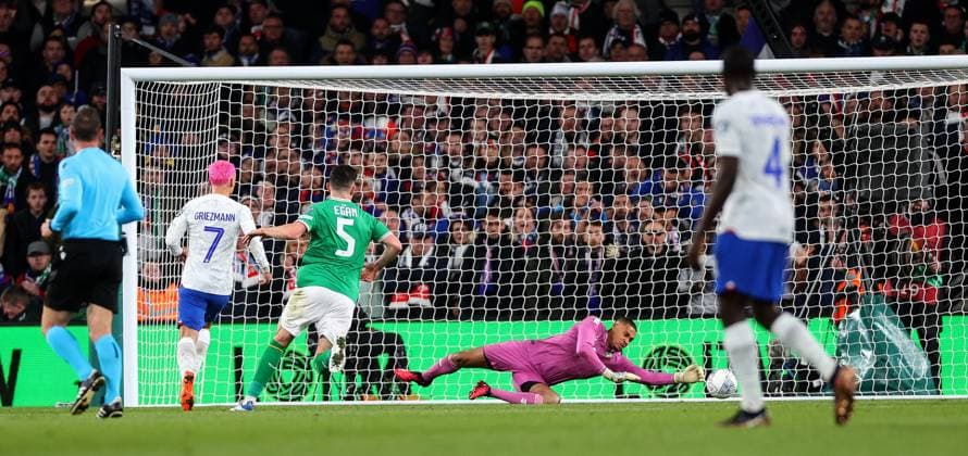 UEFA EURO, EM, Europameisterschaft,Fussball 2024 Qualifying Round Group B, Aviva Stadium, Dublin 27 3 2023 Republic of Ireland vs France Ireland™s Gavin Bazunu makes a save Gavin Bazunu makes a save 27 3 2023  Copyright: x INPHO JamesxCrombiex JFD12989